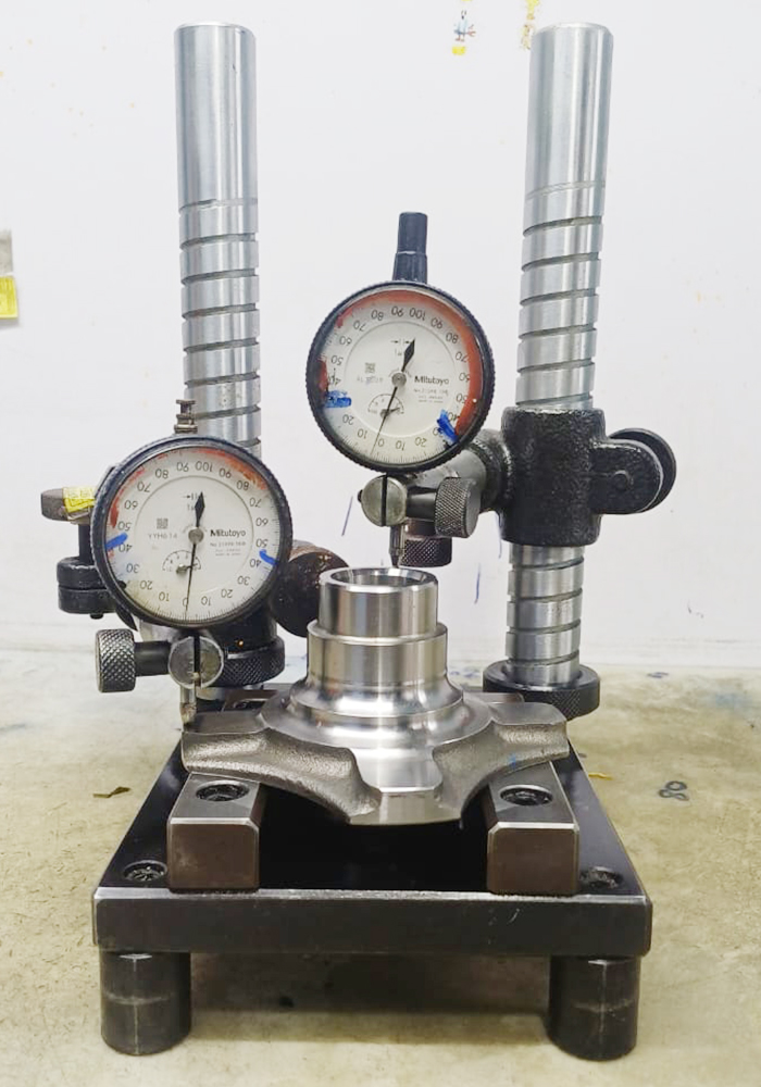  Comparator with Dial Stand